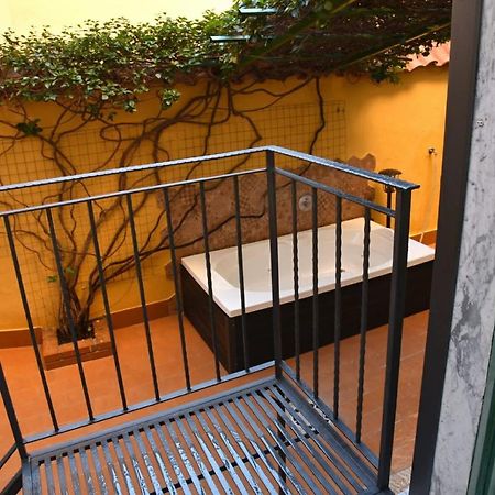 Ripa Garden Room And Suite Salerno Buitenkant foto